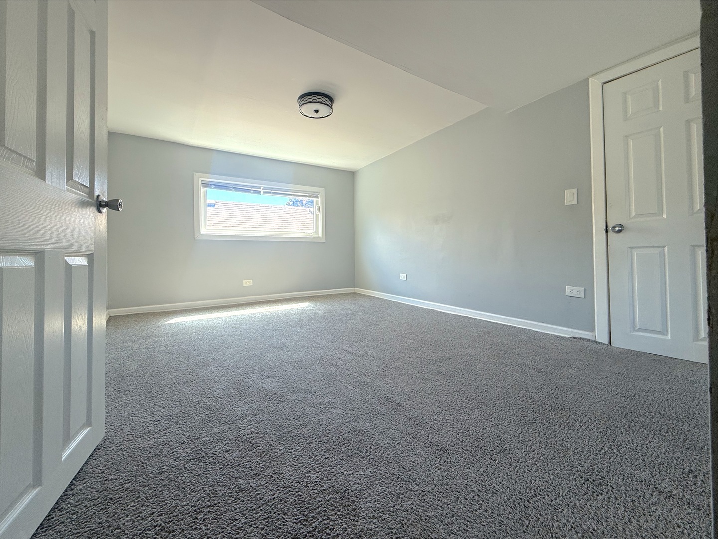 9413 S Prairie Avenue, Chicago, IL 60619