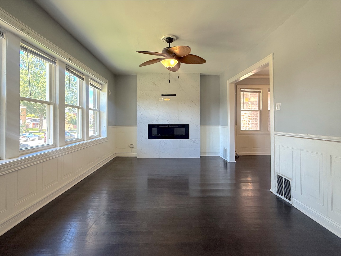 9413 S Prairie Avenue, Chicago, IL 60619