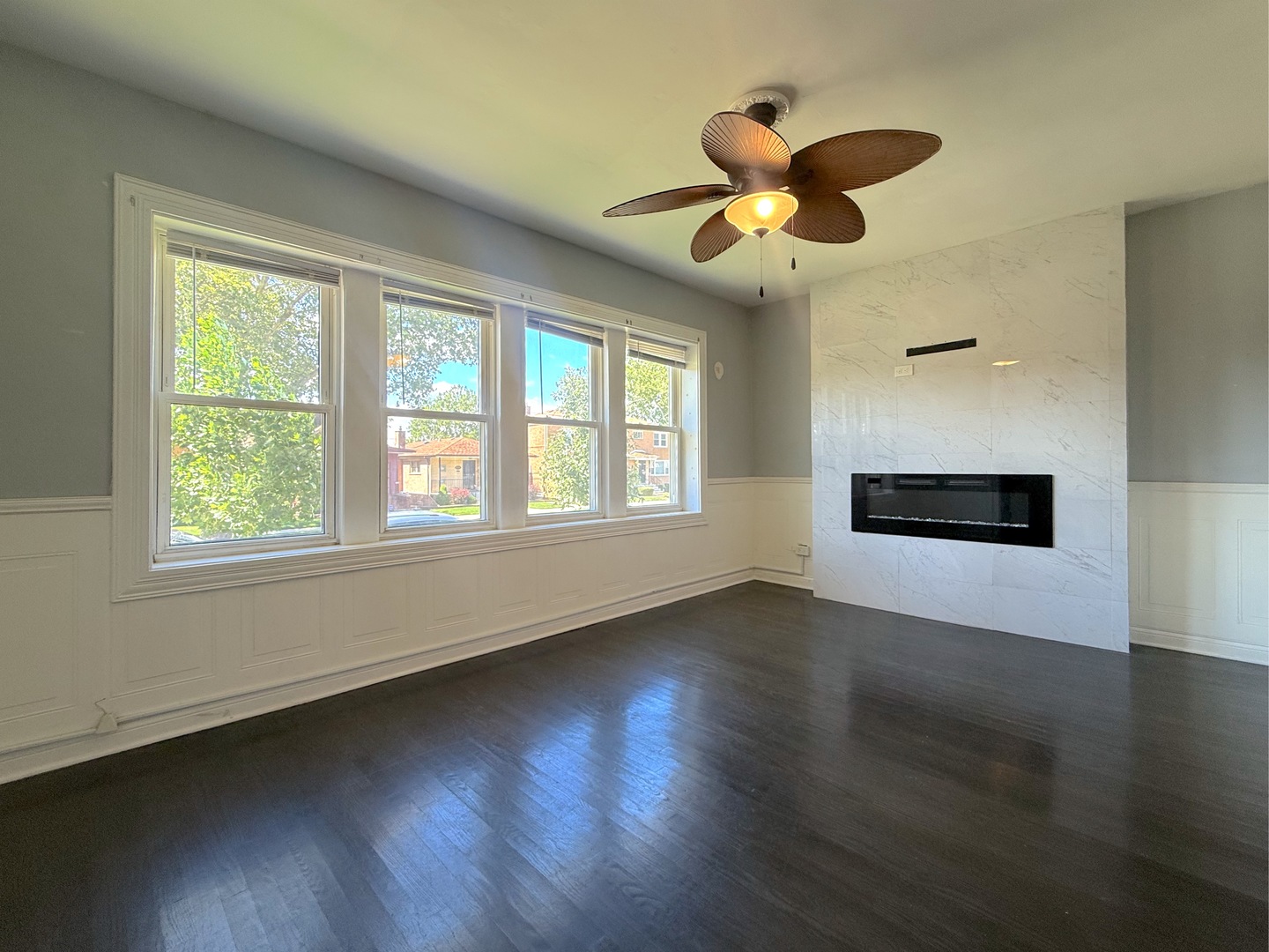 9413 S Prairie Avenue, Chicago, IL 60619