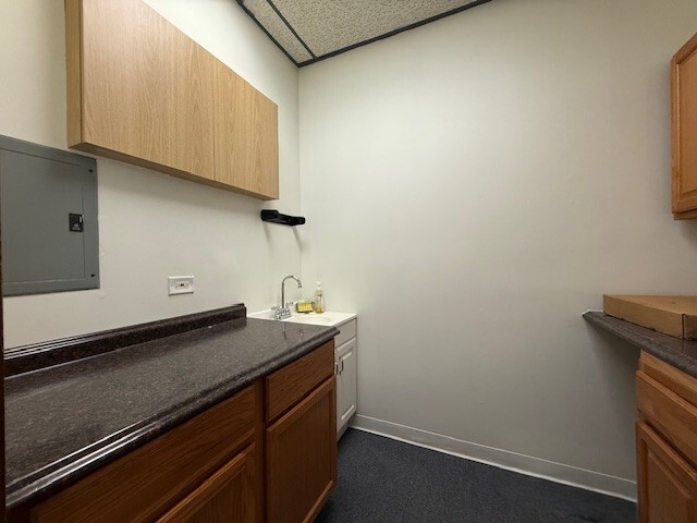 9959 S Roberts Road #B, Palos Hills, IL 60465