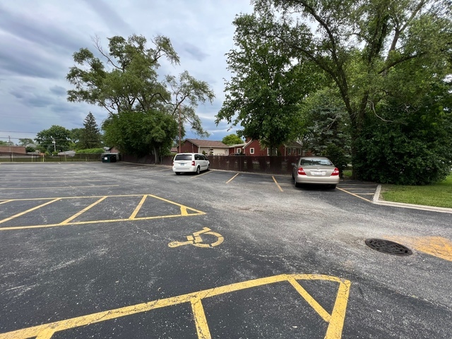 9959 S Roberts Road #B, Palos Hills, IL 60465