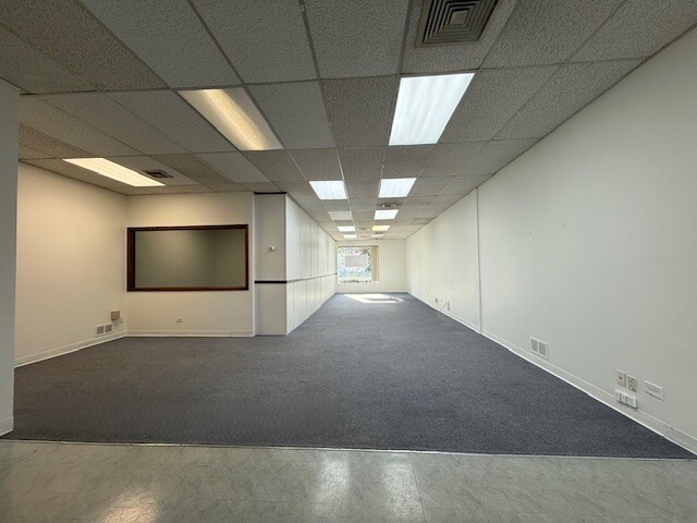 9959 S Roberts Road #B, Palos Hills, IL 60465