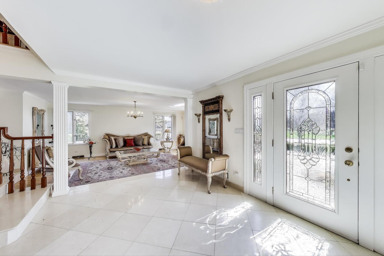 11 Camelot Drive, Oak Brook, IL 60523
