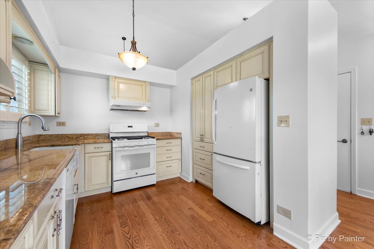 1870 Grosse Pointe Circle, Hanover Park, IL 60133