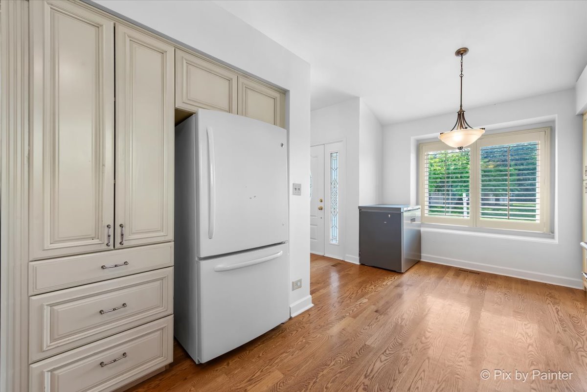 1870 Grosse Pointe Circle, Hanover Park, IL 60133
