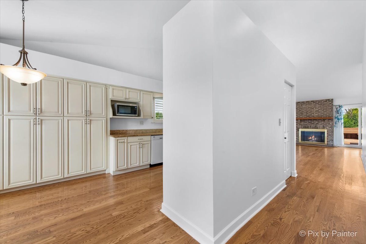 1870 Grosse Pointe Circle, Hanover Park, IL 60133