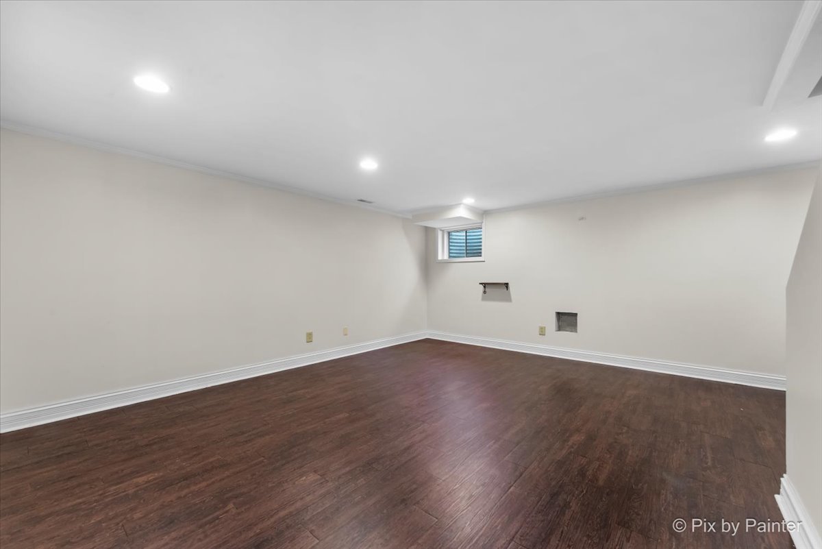 1870 Grosse Pointe Circle, Hanover Park, IL 60133