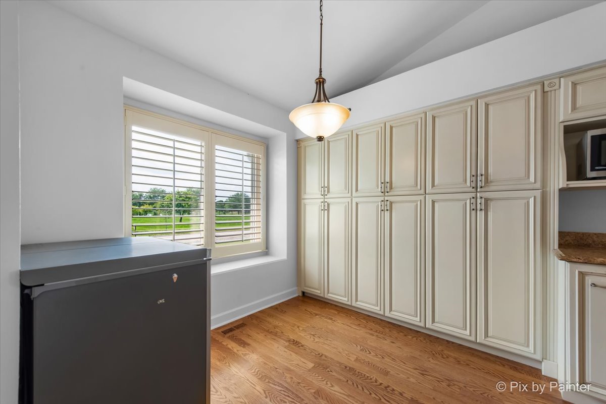 1870 Grosse Pointe Circle, Hanover Park, IL 60133