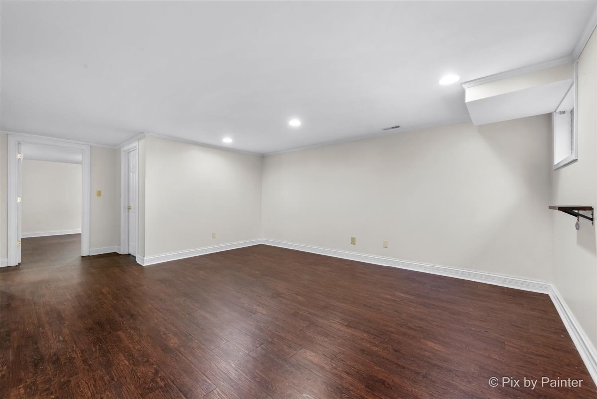 1870 Grosse Pointe Circle, Hanover Park, IL 60133