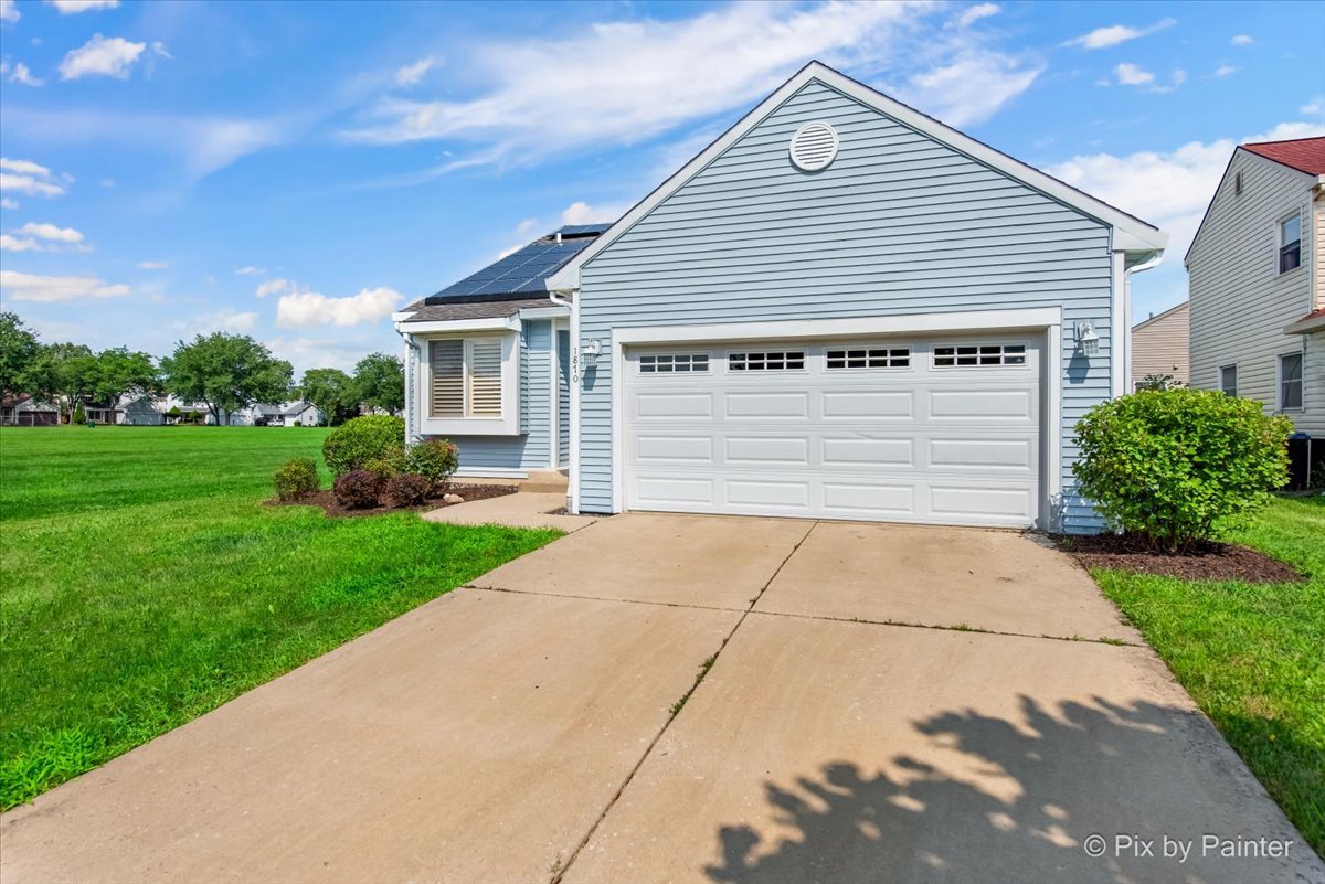 1870 Grosse Pointe Circle, Hanover Park, IL 60133