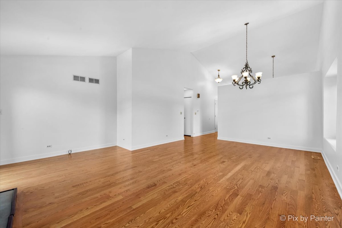 1870 Grosse Pointe Circle, Hanover Park, IL 60133