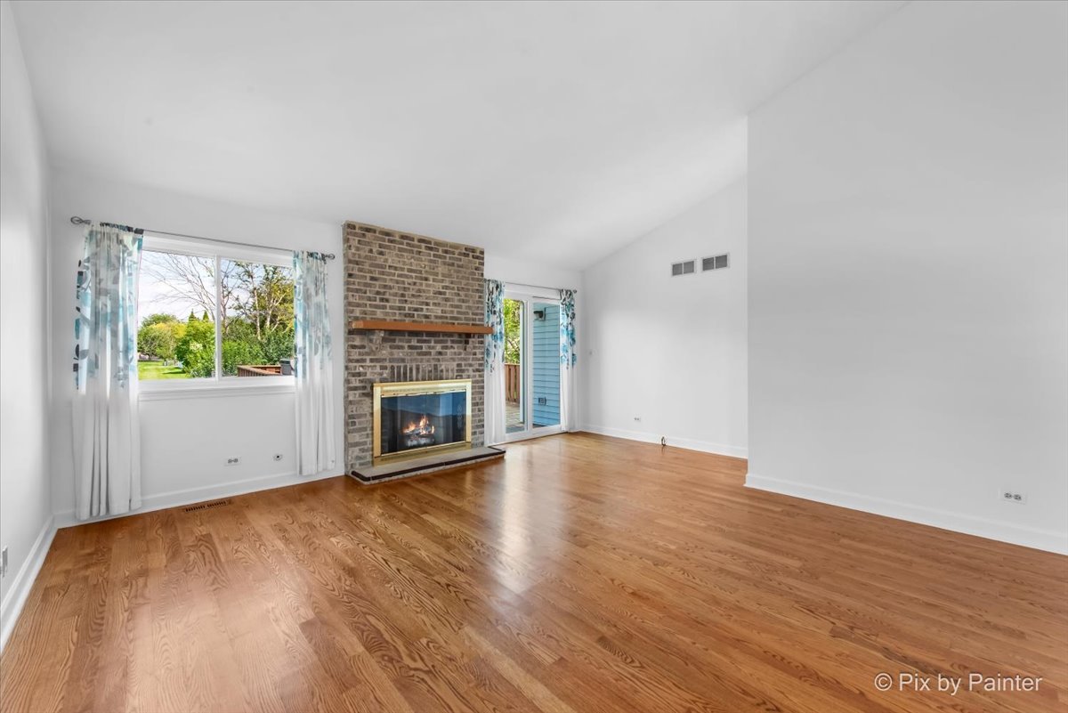 1870 Grosse Pointe Circle, Hanover Park, IL 60133