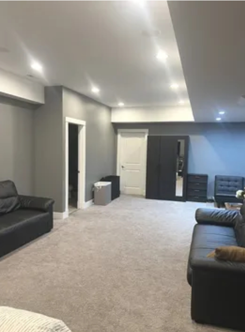 805 S Chatham Avenue, Addison, IL 60101