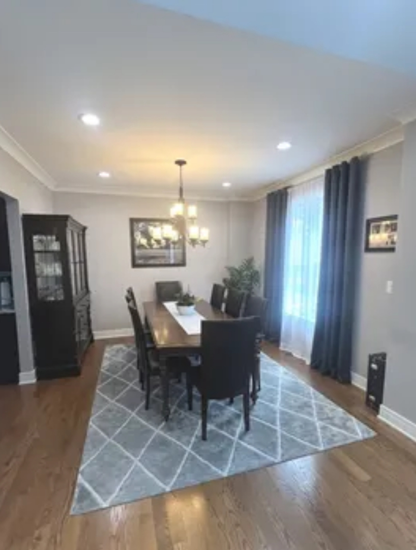 805 S Chatham Avenue, Addison, IL 60101
