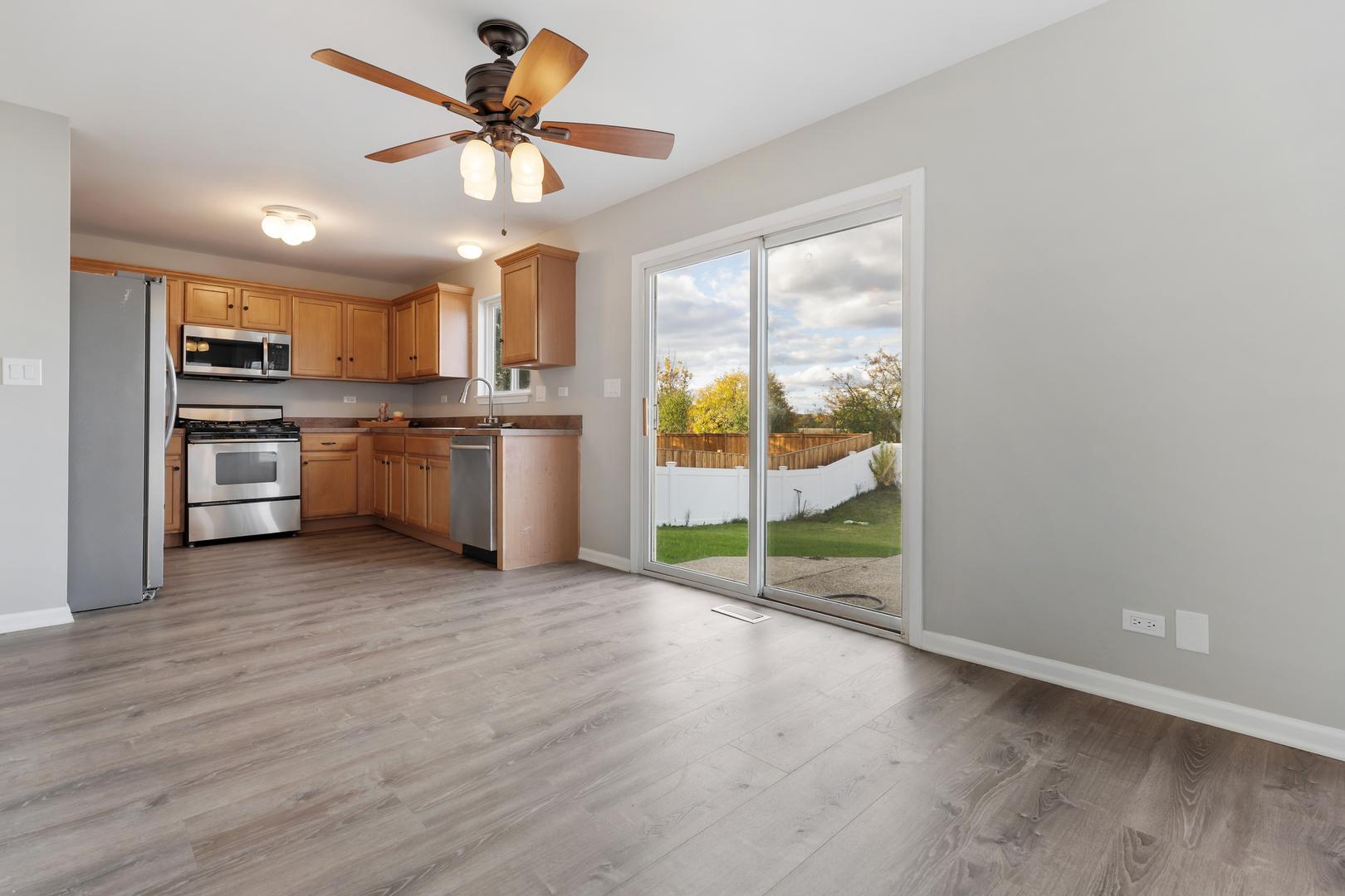 870 Black Cherry Lane, Round Lake Heights, IL 60073