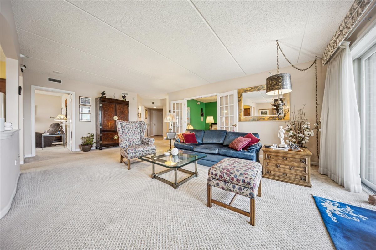 770 PEARSON Street #604, Des Plaines, IL 60016