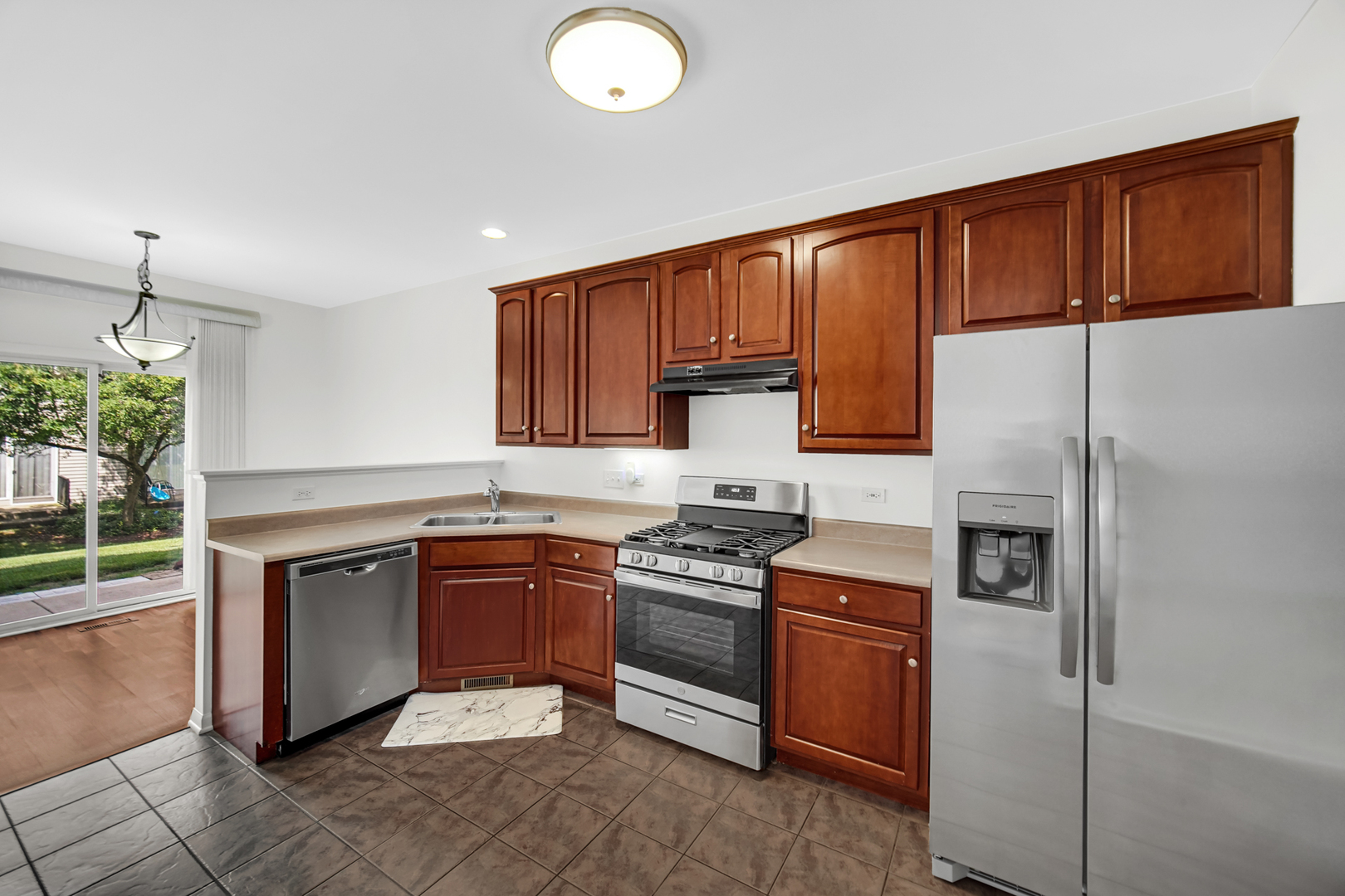 2237 Stoughton Drive, Aurora, IL 60502