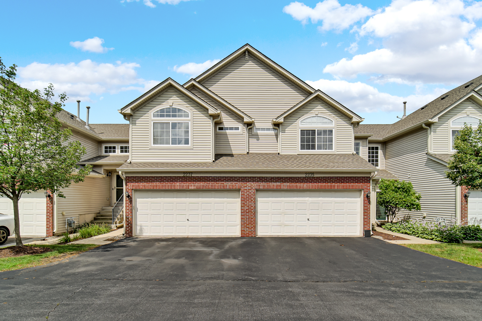 2237 Stoughton Drive, Aurora, IL 60502