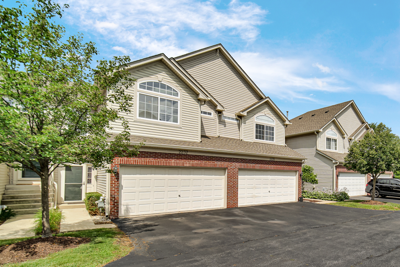 2237 Stoughton Drive, Aurora, IL 60502