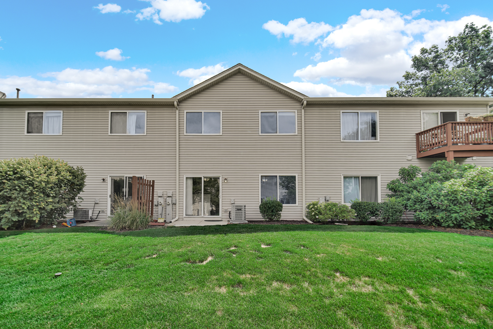 2237 Stoughton Drive, Aurora, IL 60502