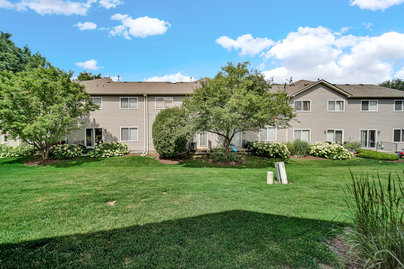 2237 Stoughton Drive, Aurora, IL 60502