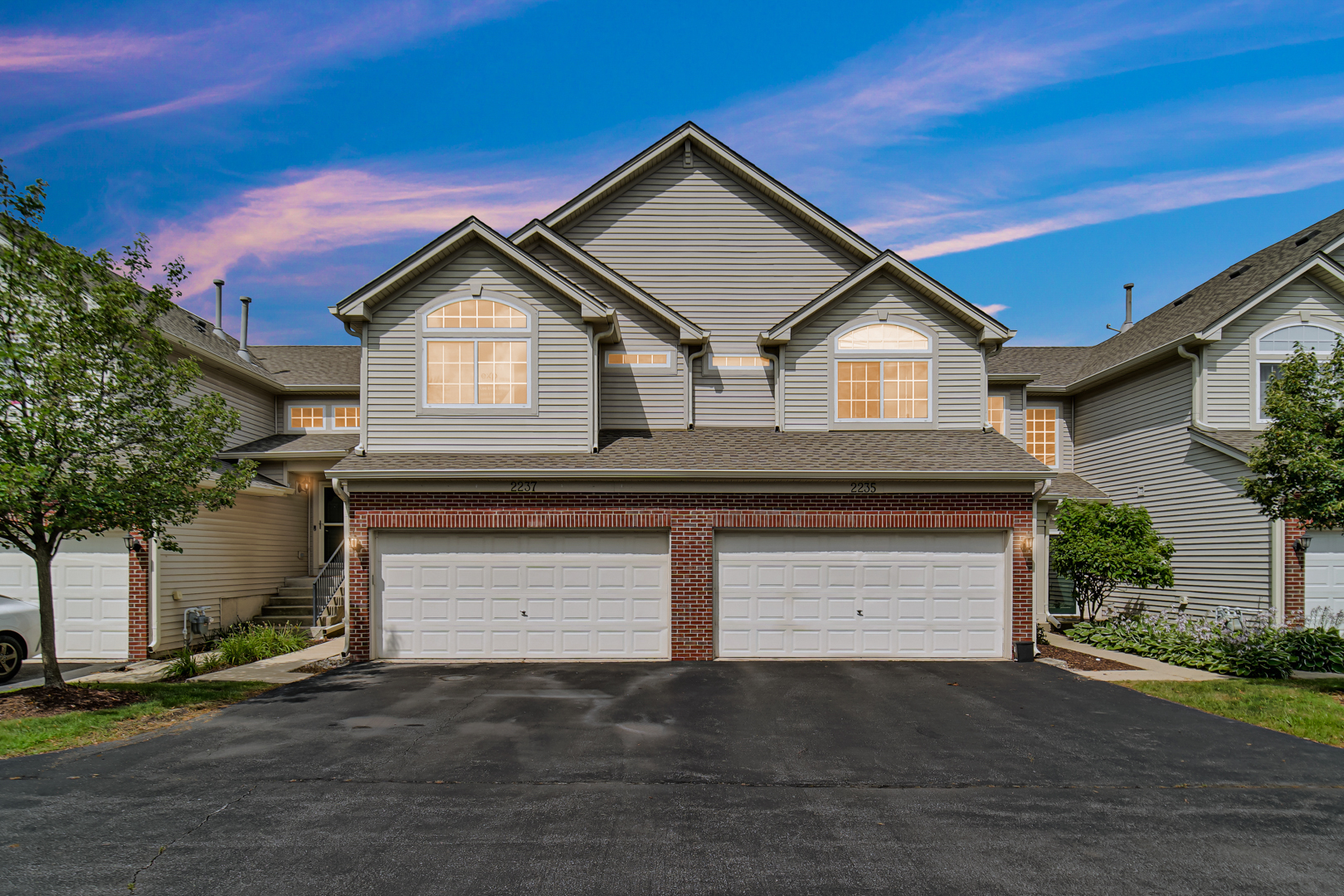 2237 Stoughton Drive, Aurora, IL 60502