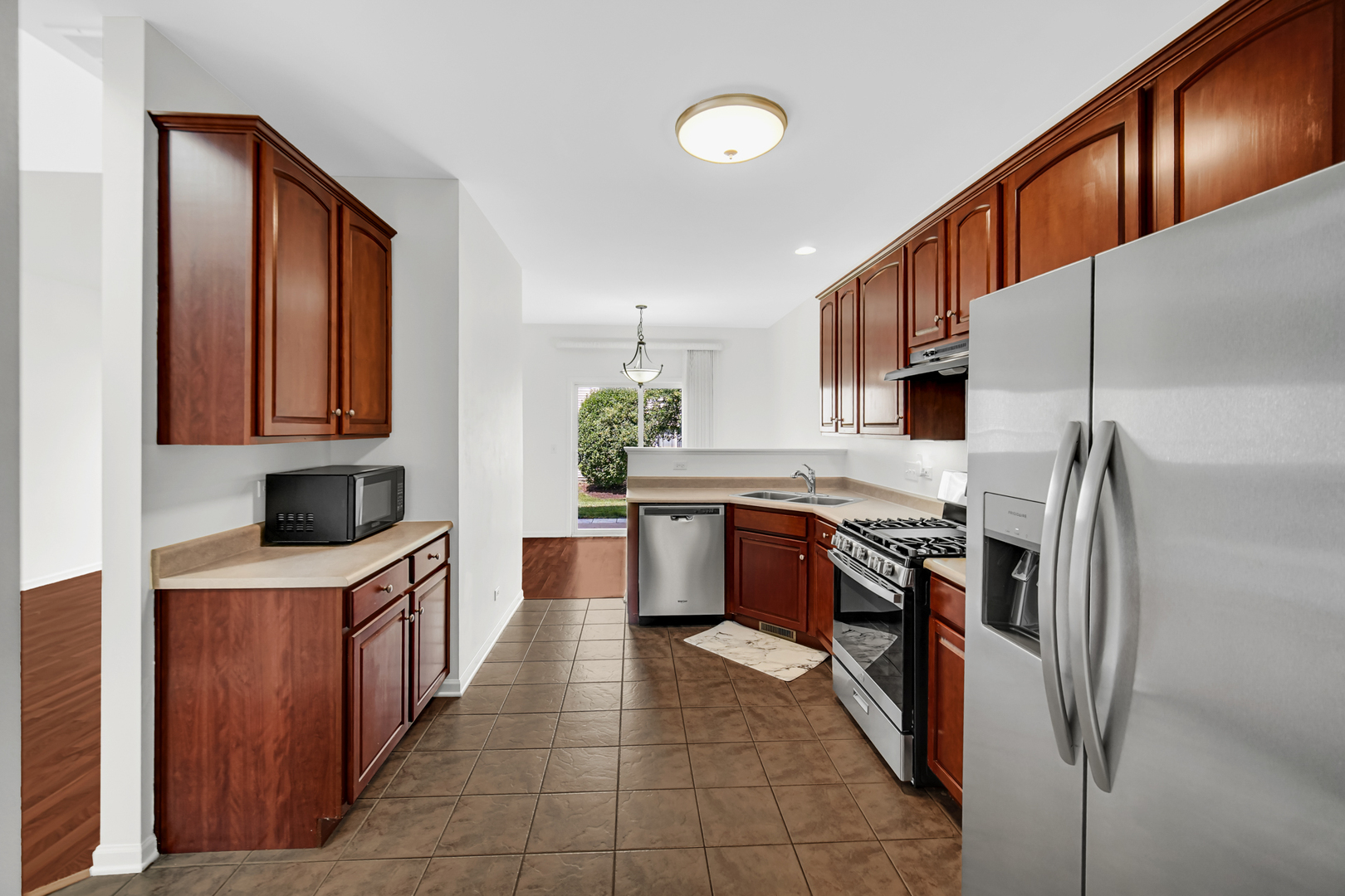 2237 Stoughton Drive, Aurora, IL 60502