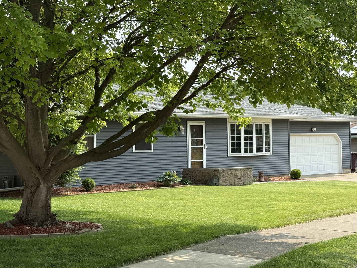 2123 Highwood Avenue, Pekin, IL 61554