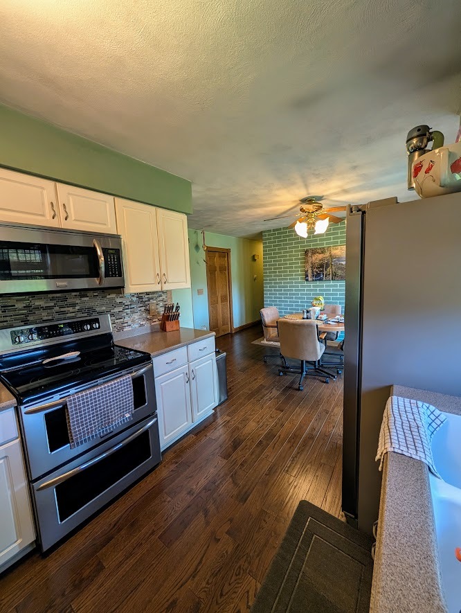 2123 Highwood Avenue, Pekin, IL 61554