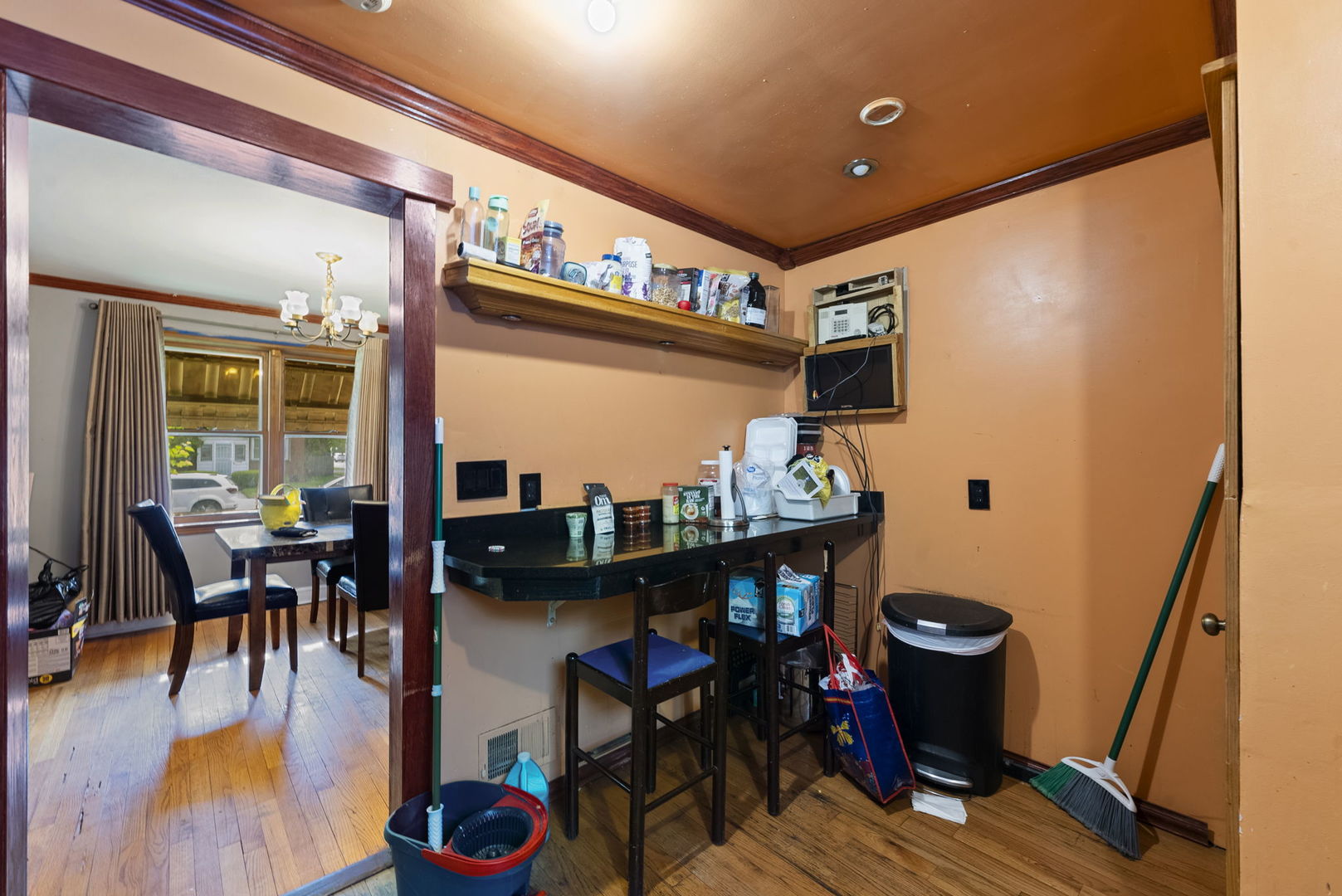 9901 S Calhoun Avenue, Chicago, IL 60617