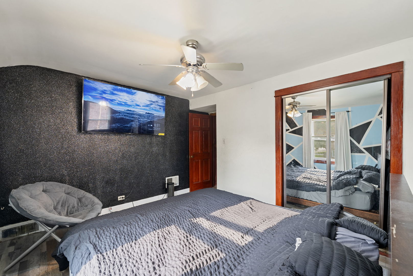 9901 S Calhoun Avenue, Chicago, IL 60617