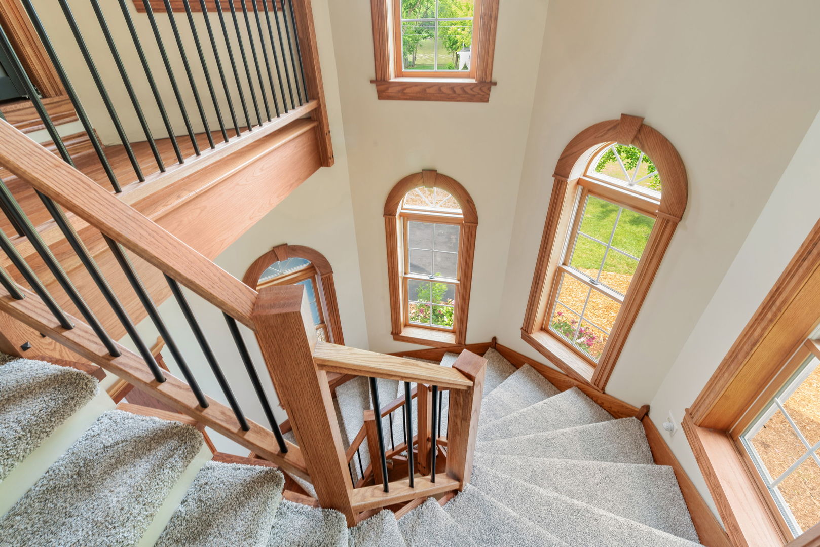 1616 Riverside Avenue, St. Charles, IL 60174