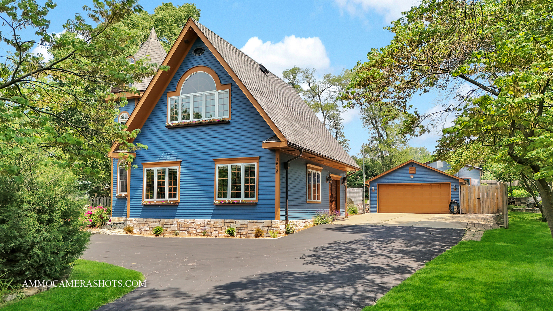 1616 Riverside Avenue, St. Charles, IL 60174