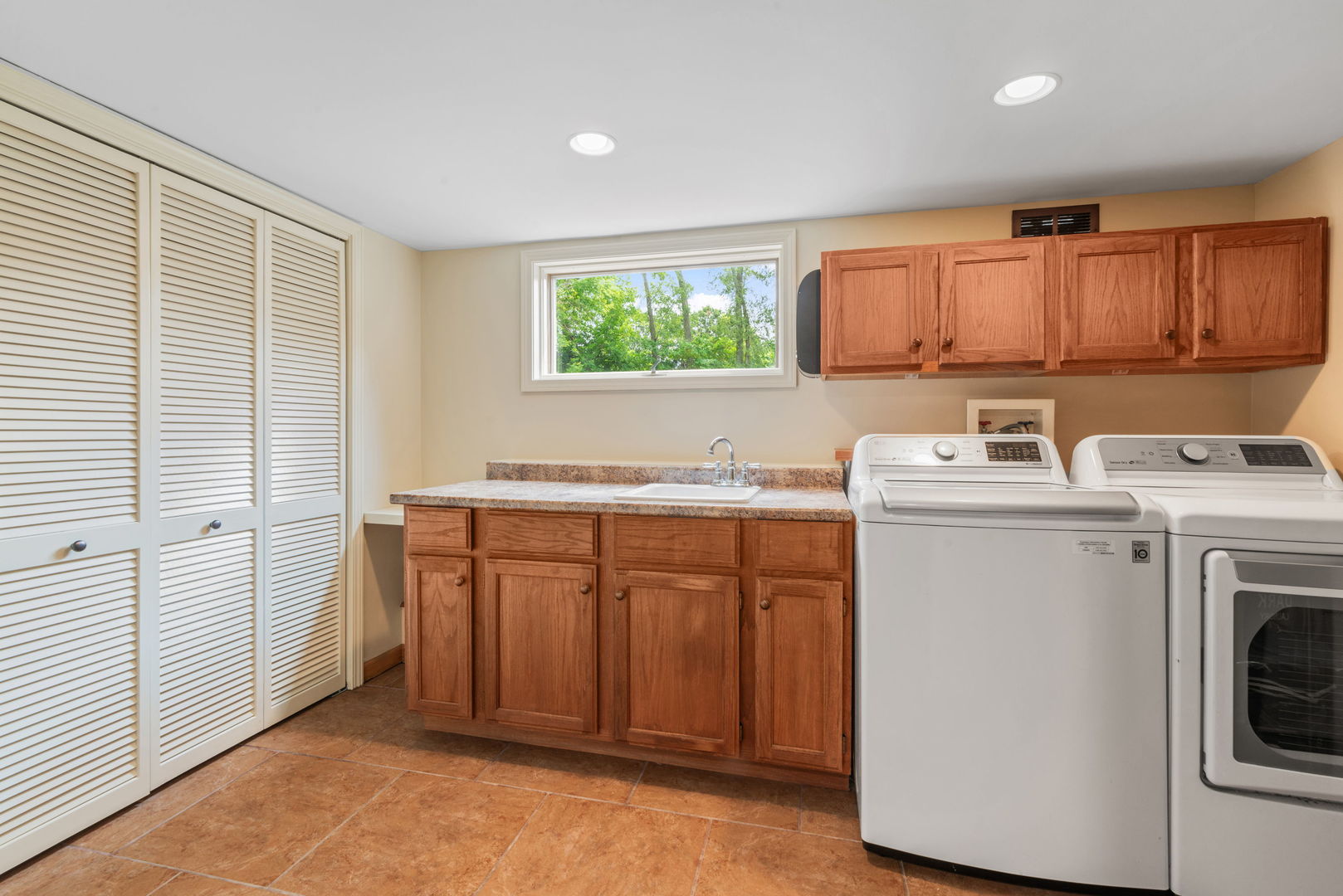 1616 Riverside Avenue, St. Charles, IL 60174