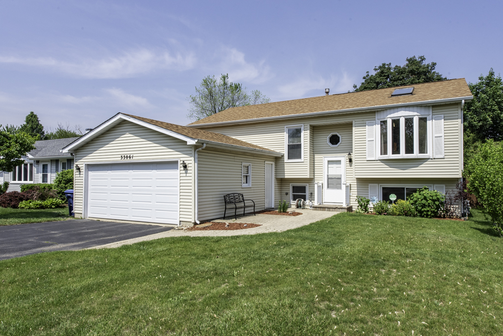 33061 N Rolling Hills Road, Grayslake, IL 60030