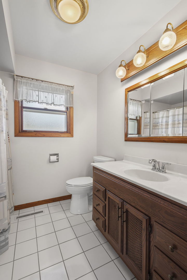 5445 Vine Street, Oak Forest, IL 60452