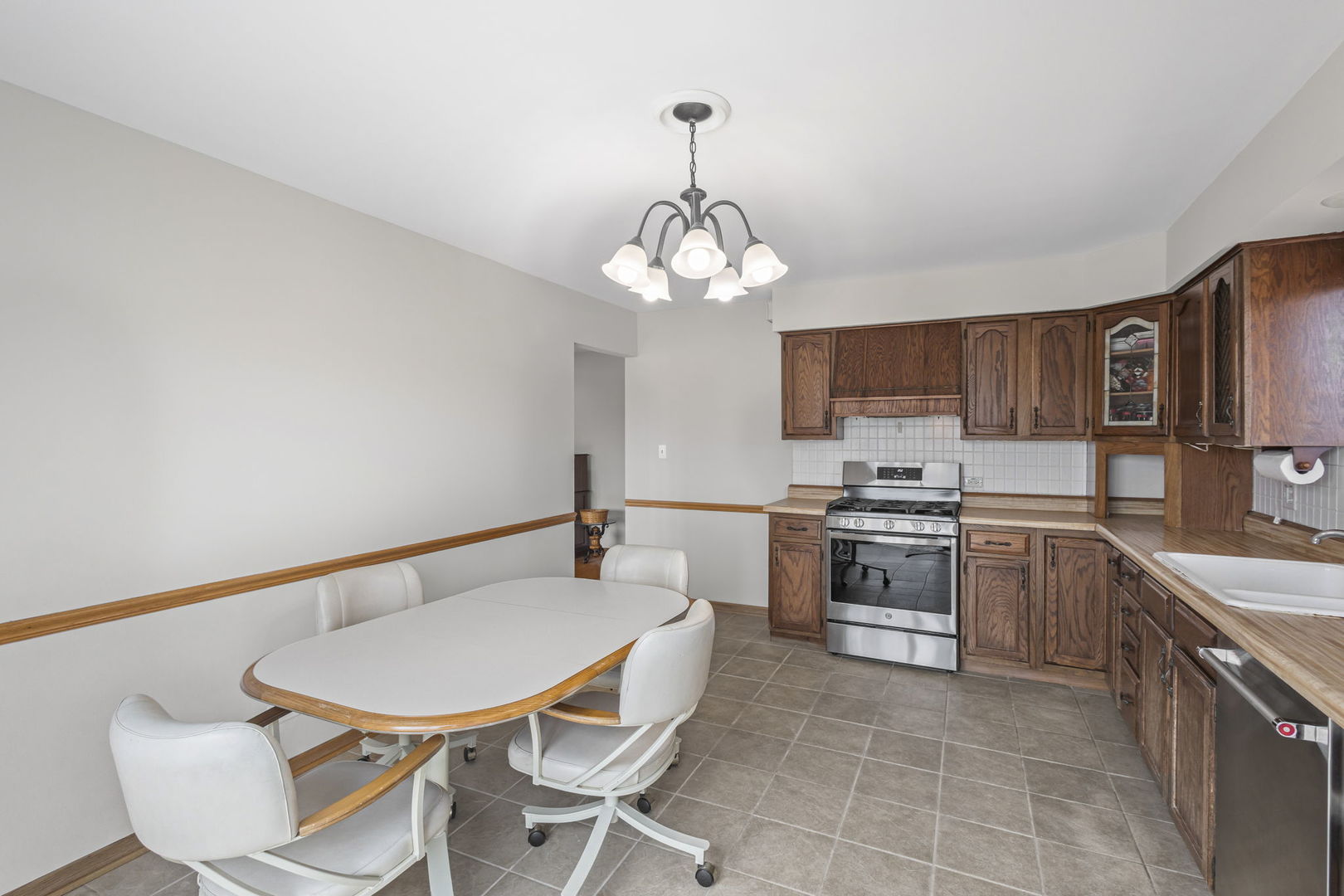 5445 Vine Street, Oak Forest, IL 60452