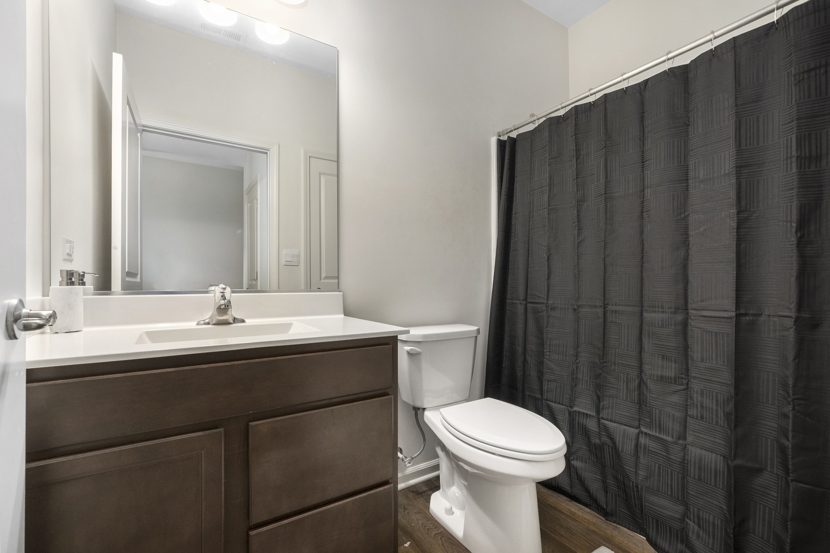 216 Sussex Court, North Aurora, IL 60542