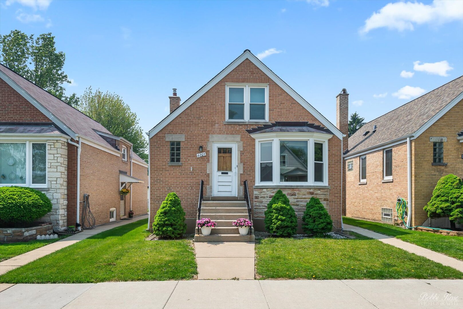 6205 W BERTEAU Avenue, Chicago, IL 60634