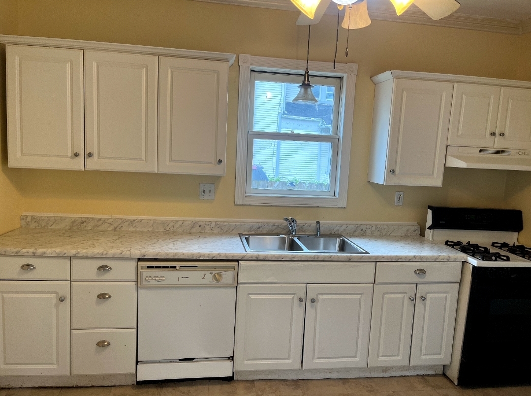 620 N POPLAR Street, Waukegan, IL 60085