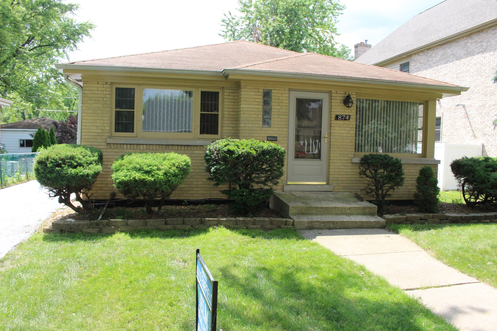 874 S FAIRFIELD Avenue, Elmhurst, IL 60126