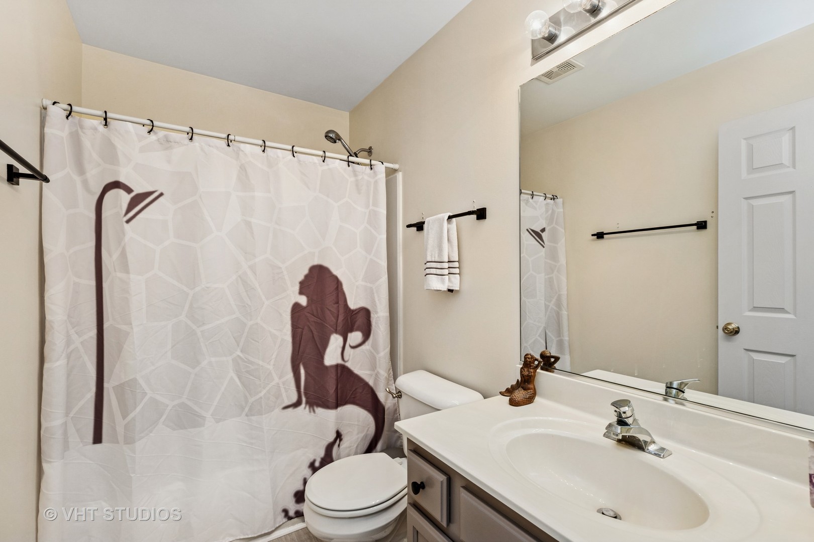 313 Poplar Court, Lindenhurst, IL 60046