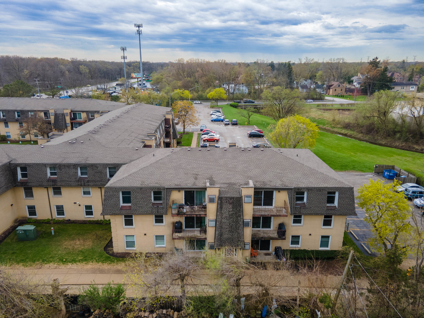 810 N River Road #3A, Mount Prospect, IL 60056