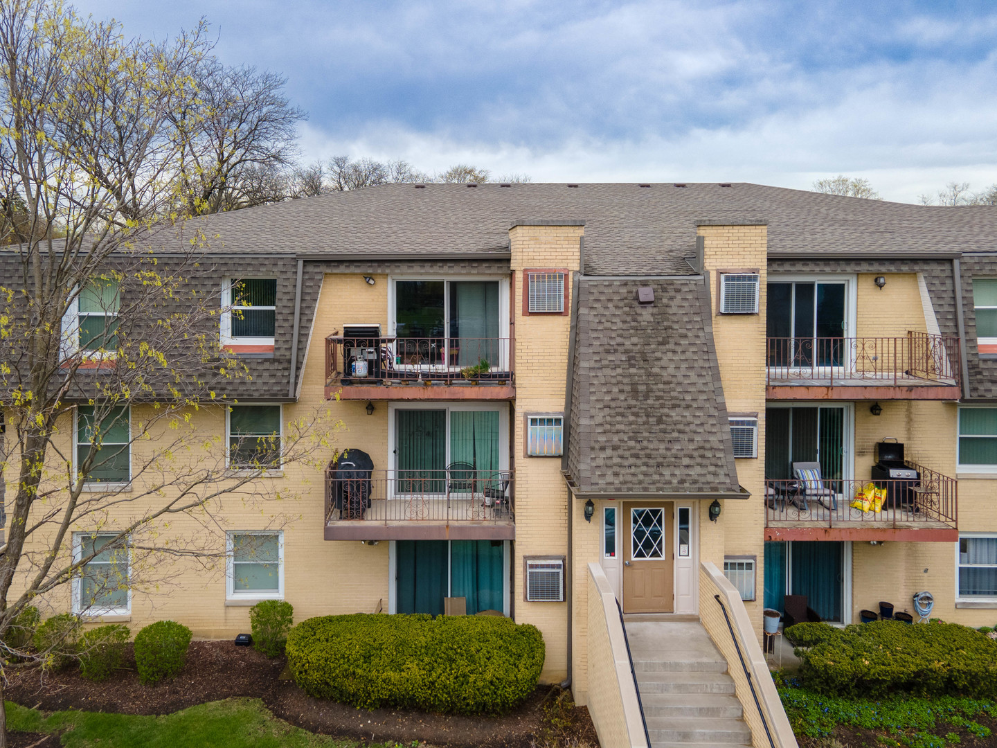 810 N River Road #3A, Mount Prospect, IL 60056