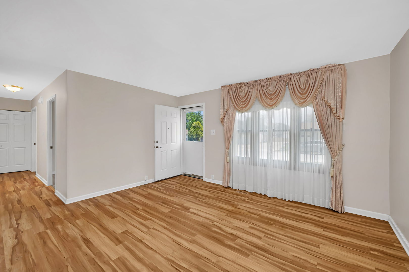 402 Kenyon Avenue, Romeoville, IL 60446