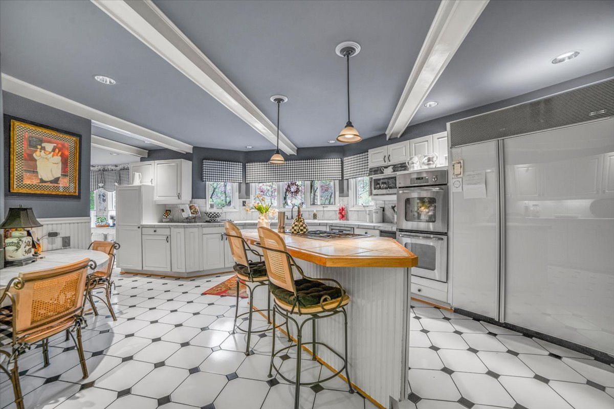 12504 Southwest Highway, Palos Park, IL 60464