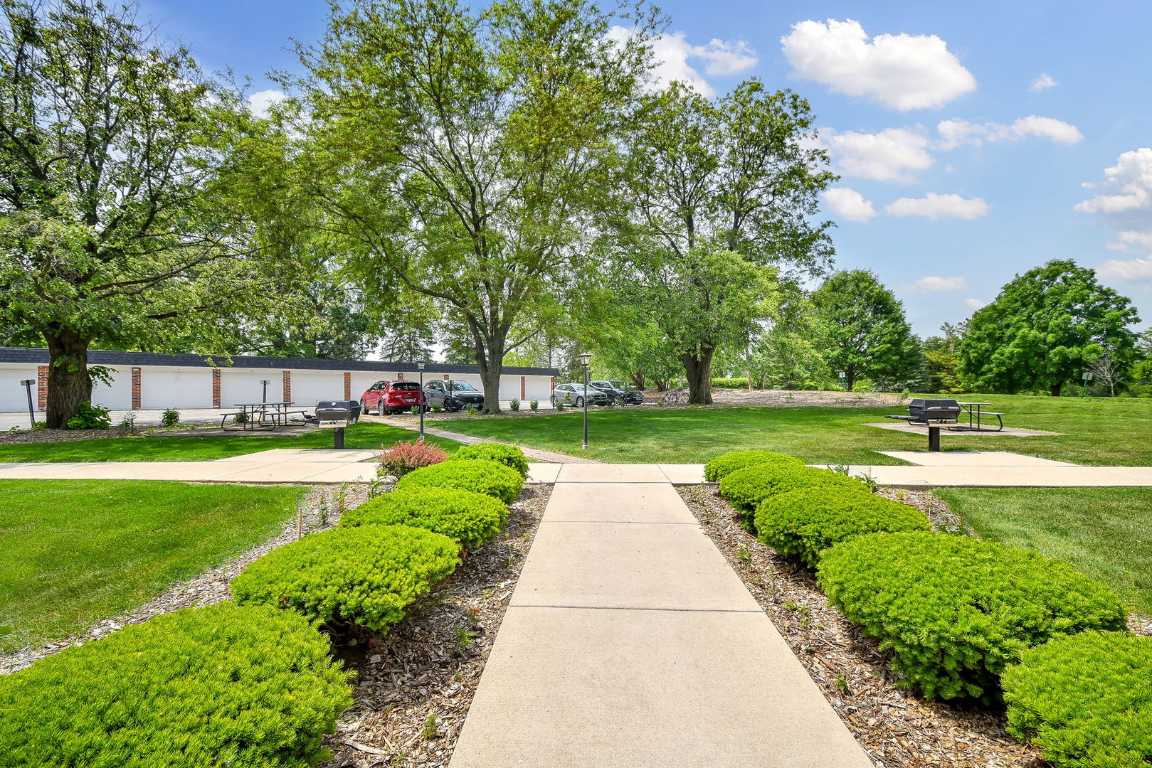 100 W Park Circle #1E, Wheaton, IL 60187