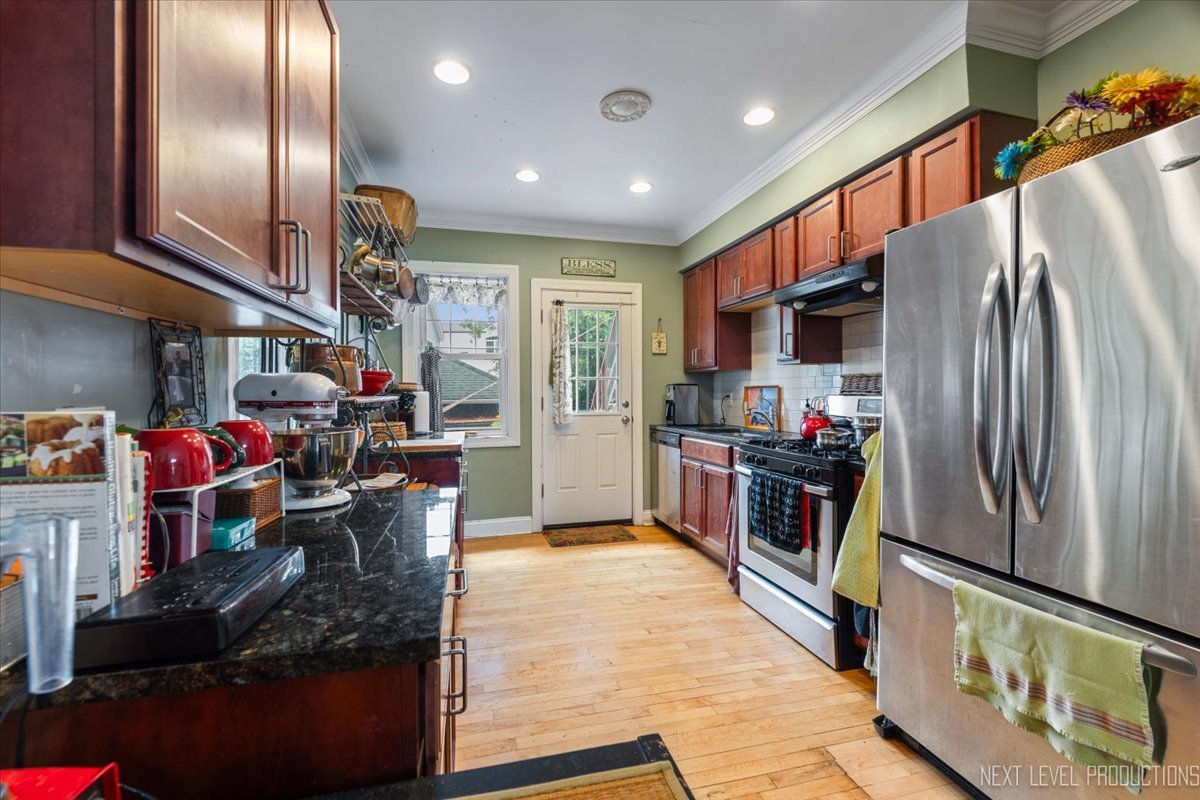 285 Hill Avenue, Glen Ellyn, IL 60137