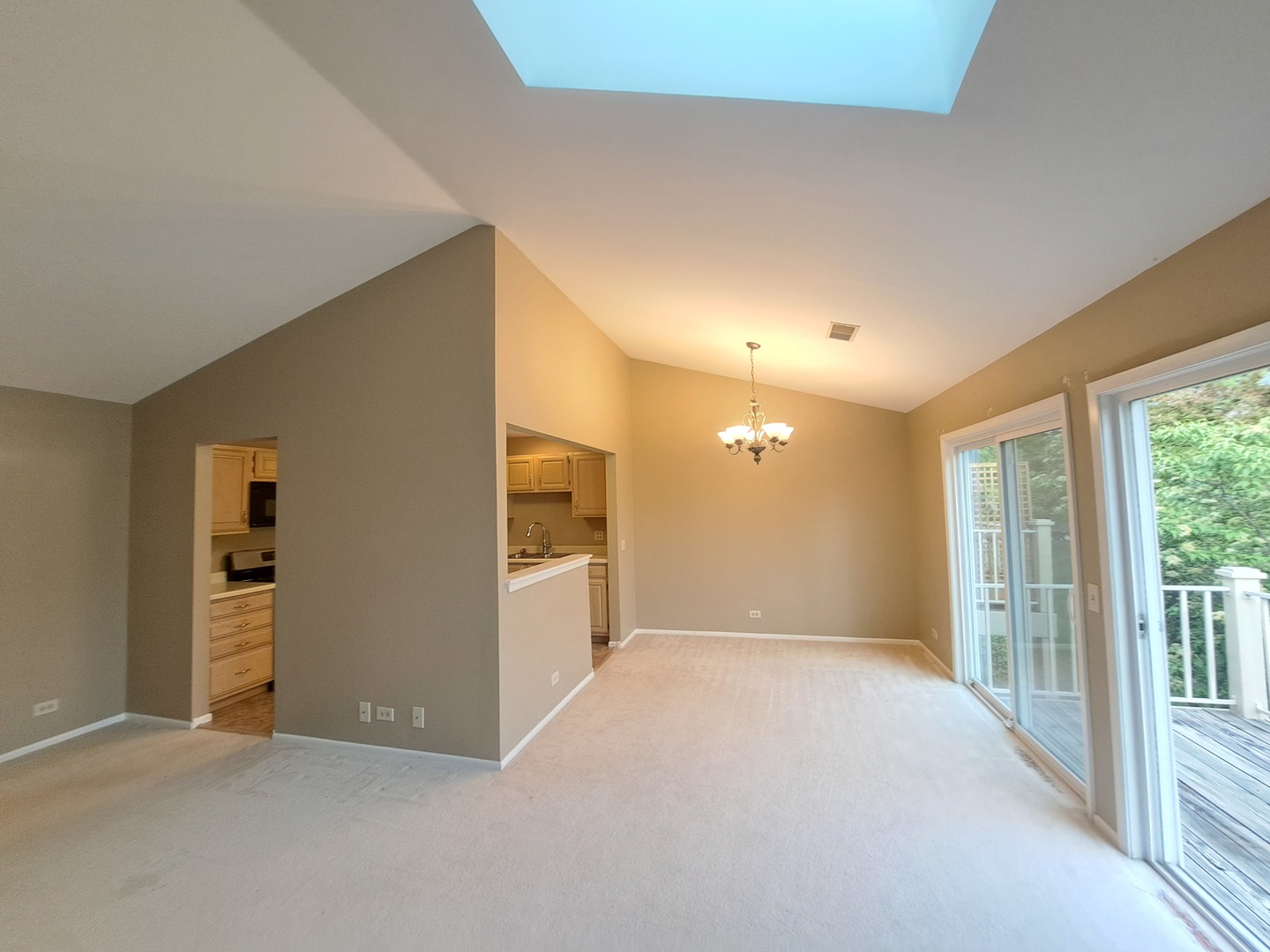 106 Stirling Lane #V2, Schaumburg, IL 60194