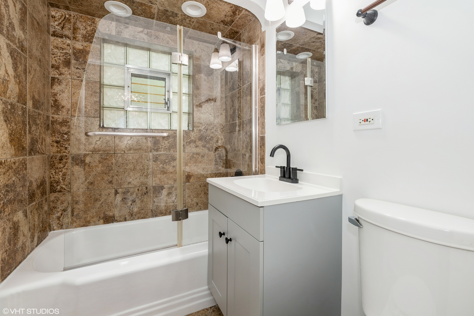 226 S Maple Avenue #F, Oak Park, IL 60302